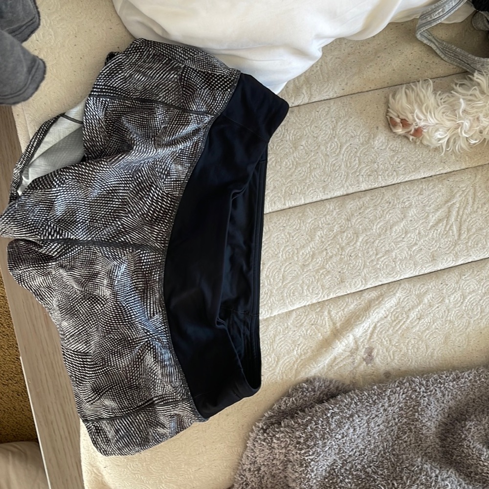 Patterned size 8 Lululemon speed up shorts